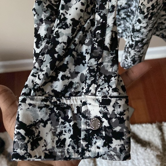 Dana Buchman Women’s Black Gray Abstract Long Sleeve Button Down Blouse Size 3X - Picture 8 of 8